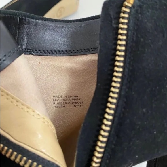 BNWOT- KORS Michael Kors Leather Suede Black Gold Side Zip Heel Ankle Boots (7) - Picture 11 of 13